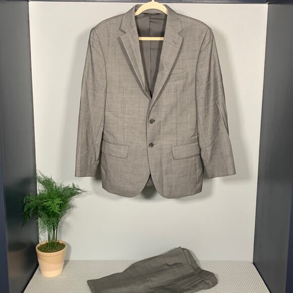 Jos. A Bank Traveler Gray Slim Fit Suit Set Size 40S 31S NWOT - Picture 1 of 10